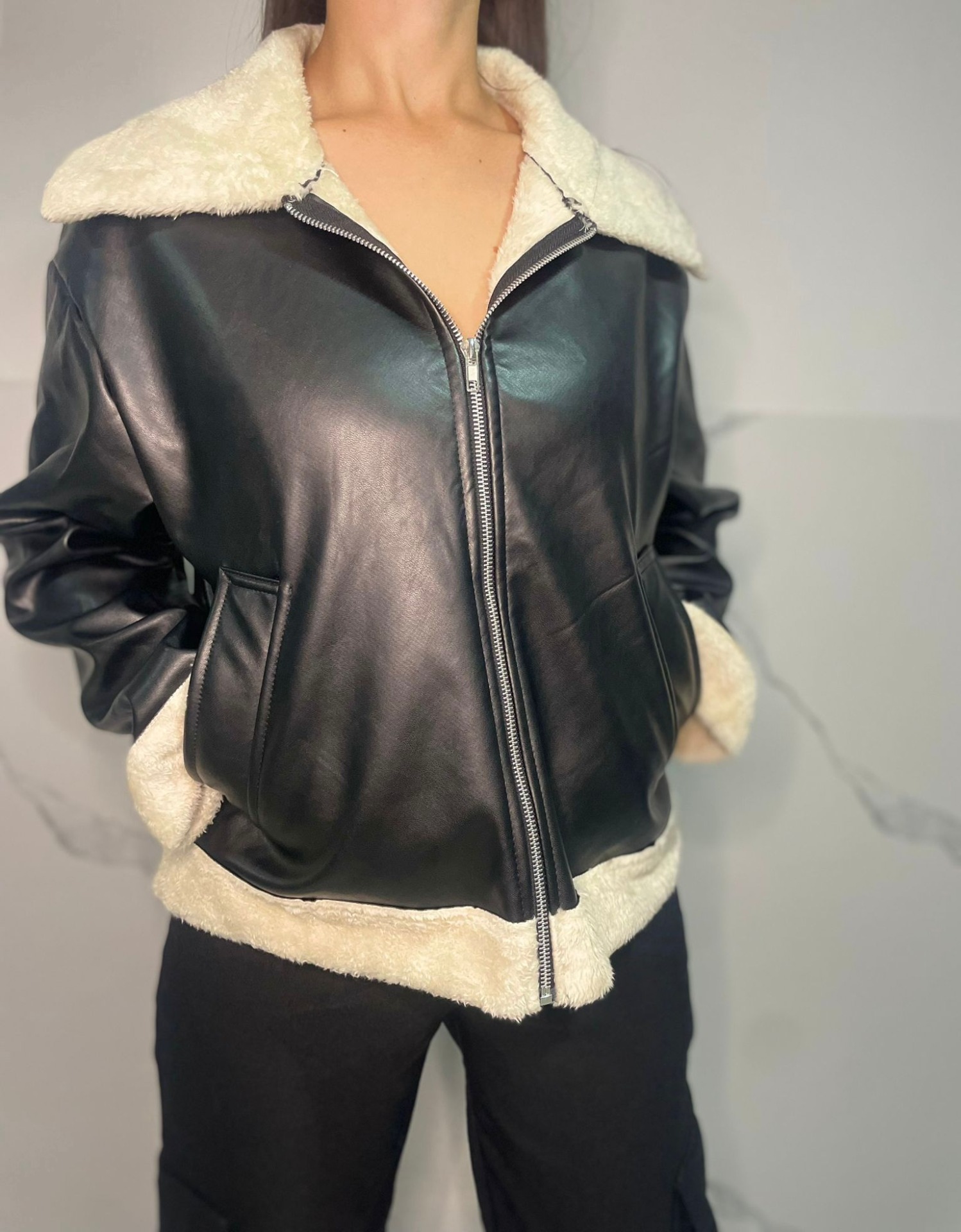 CAMPERA CORDERITO - COLOR NEGRO